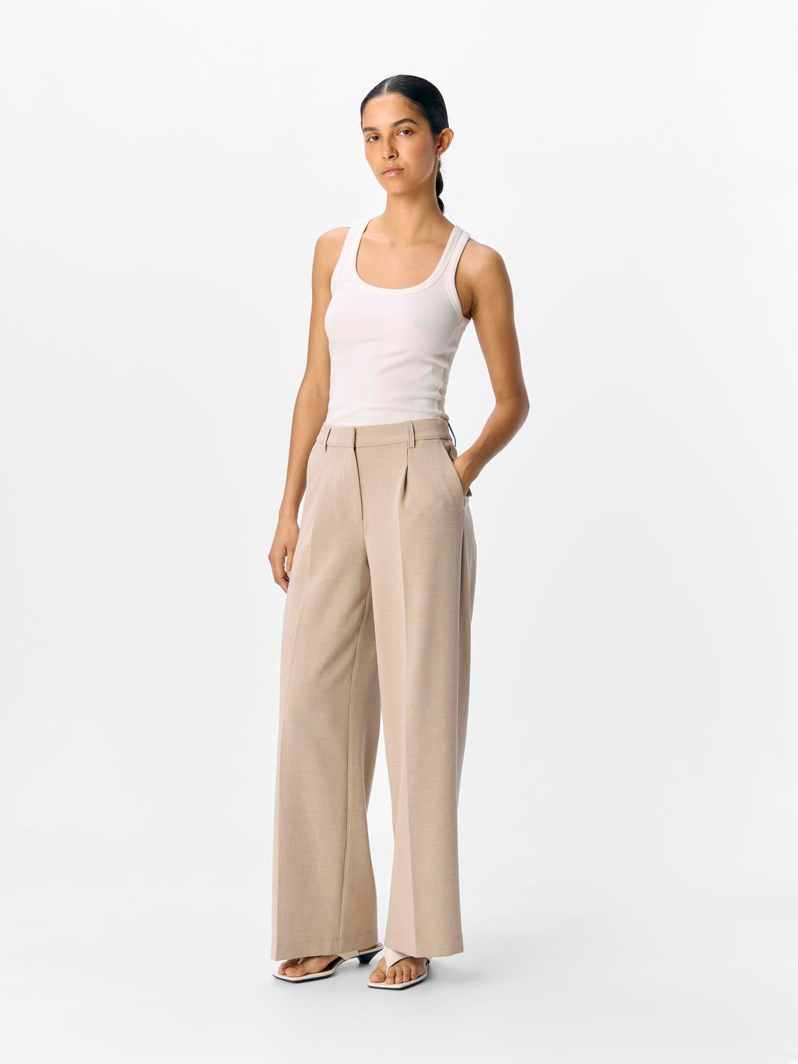 model_shot-front_full